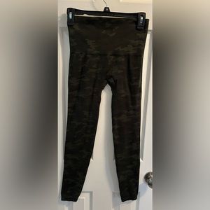 Spanx look at me now green Camo leggings size large